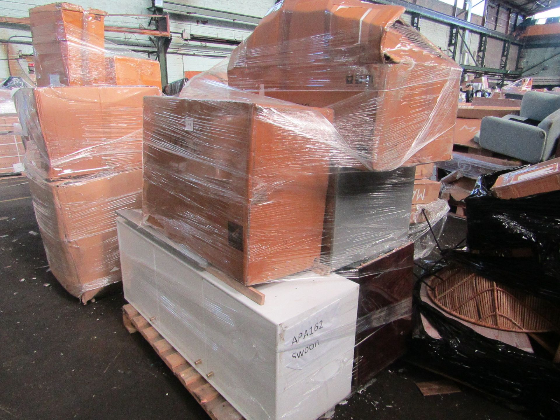 Mixed pallet of Swoon Editions customer returns to include 12 items of stock with a total RRP of
