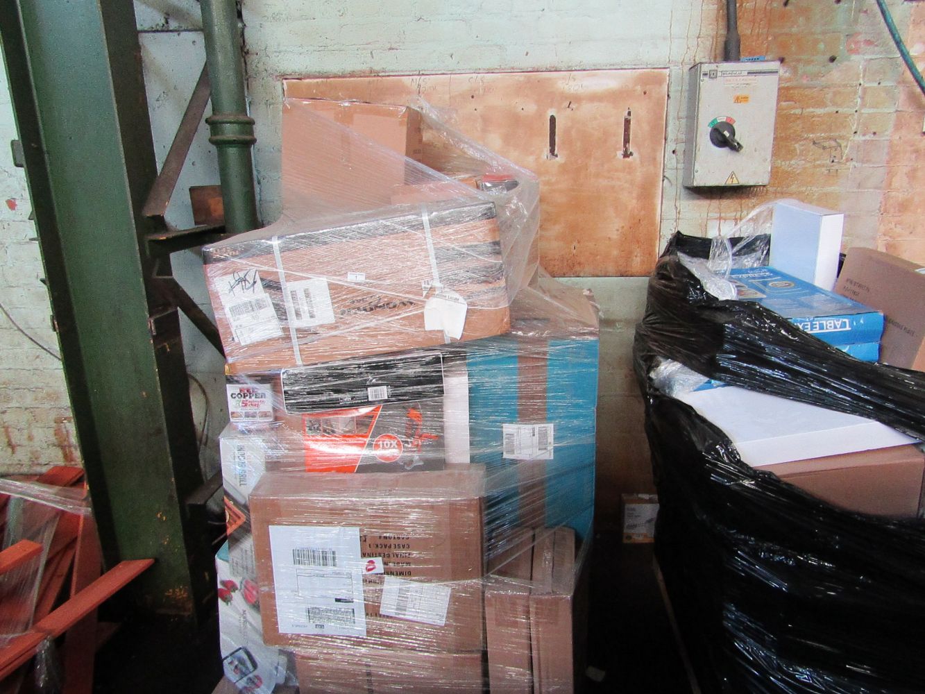 Bulk, Boxes and Pallet lots of Household electricals from 2 large National retailer