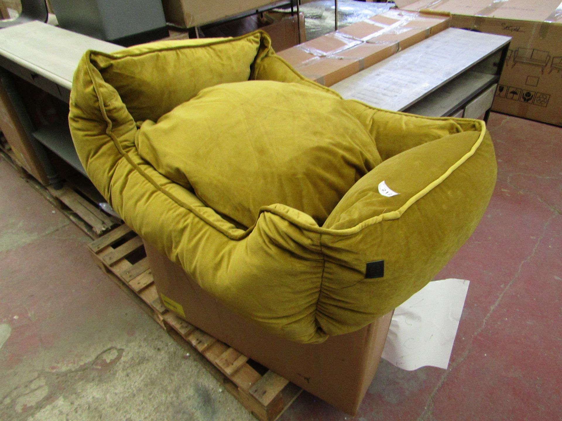 | 1X | MADE.COM KYSLER VELVET EXTRA LARGE PET BED, ANTIQUE GOLD | LOOKS IN GOOD CONDITION HOWEVER
