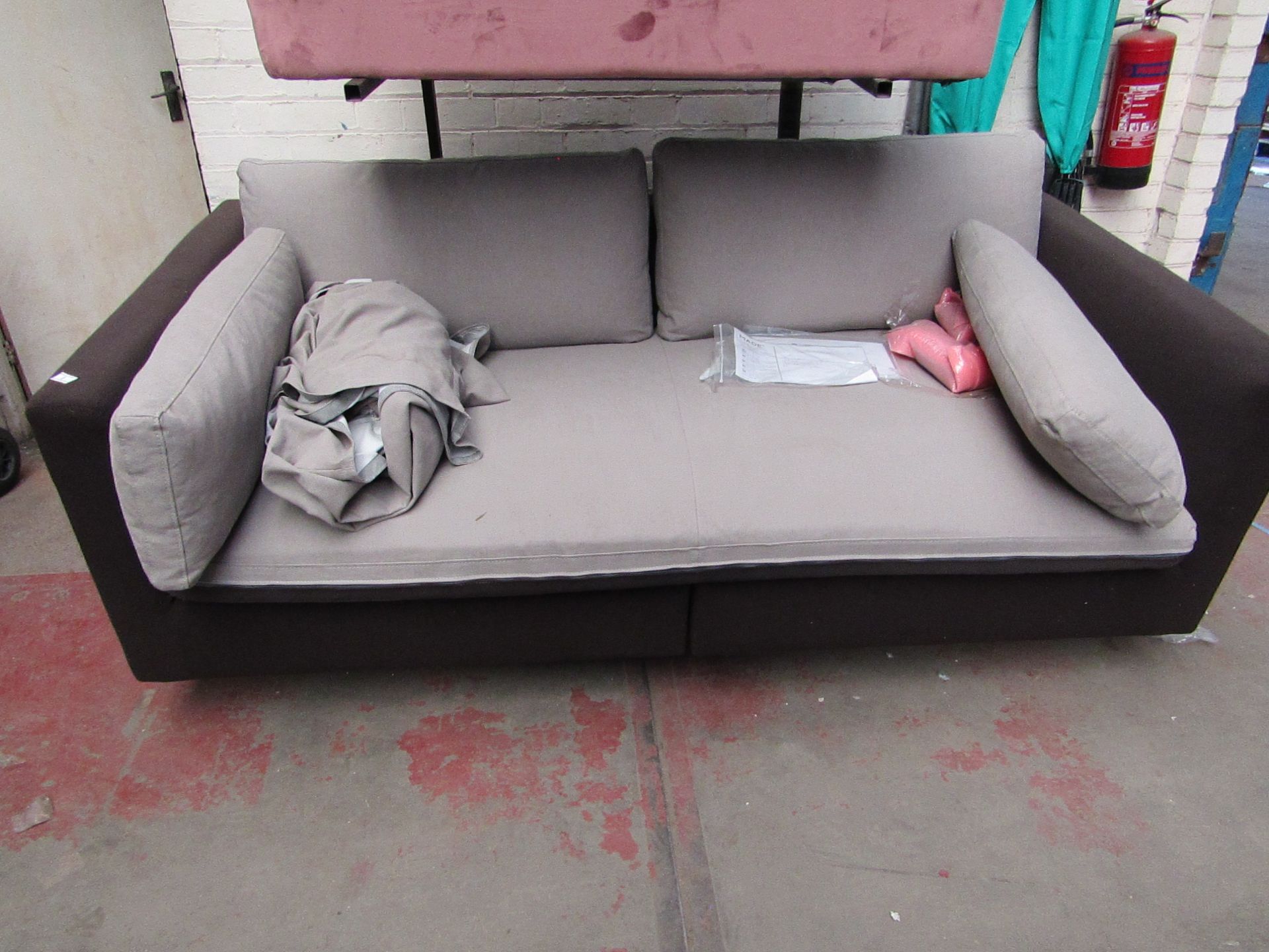 | 1X | ARABELO 3 SEATER LOOSE COVER SOFA | UNCHECKED HOWEVER THE FRAME & CUSHIONS COLOUR DIFFER |