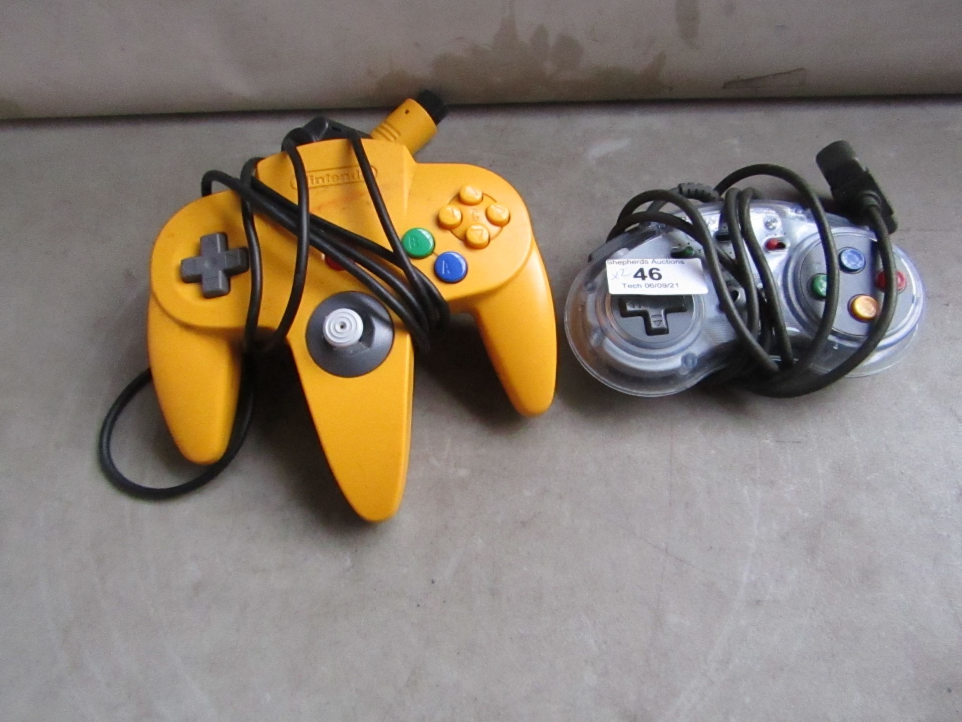 2x Nintendo gaming controllers, unchecked