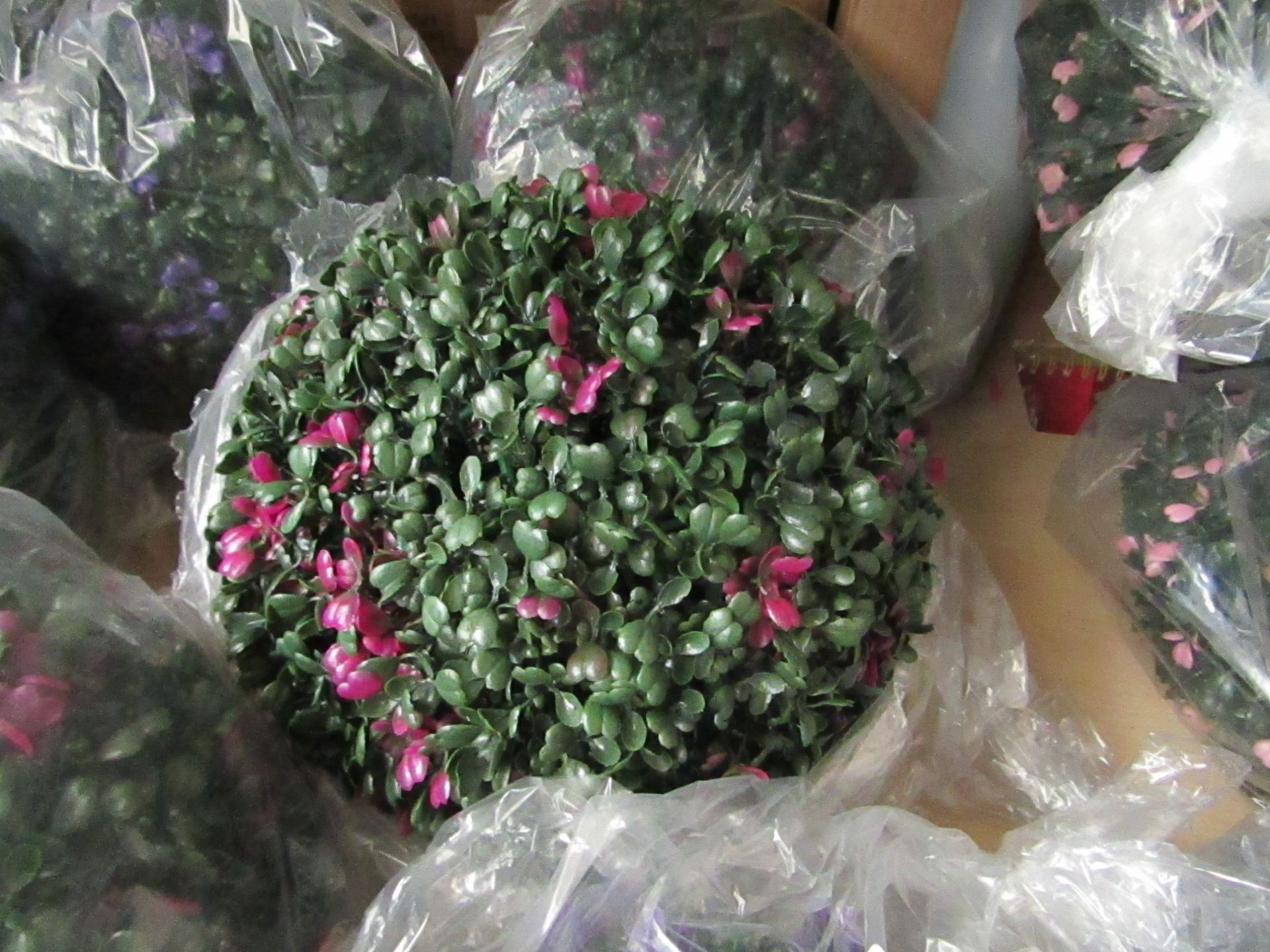 Flower Topiary Garden Ball 10" - Unused & Boxed. - Please See See Image For Design.