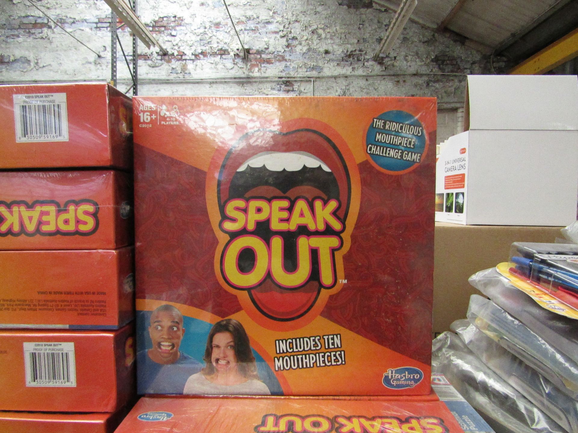 Hasbro Gaming - Speak-Out The Ridiculous MouthPiece Challenge Game, Includes 10 Mouth Pieces