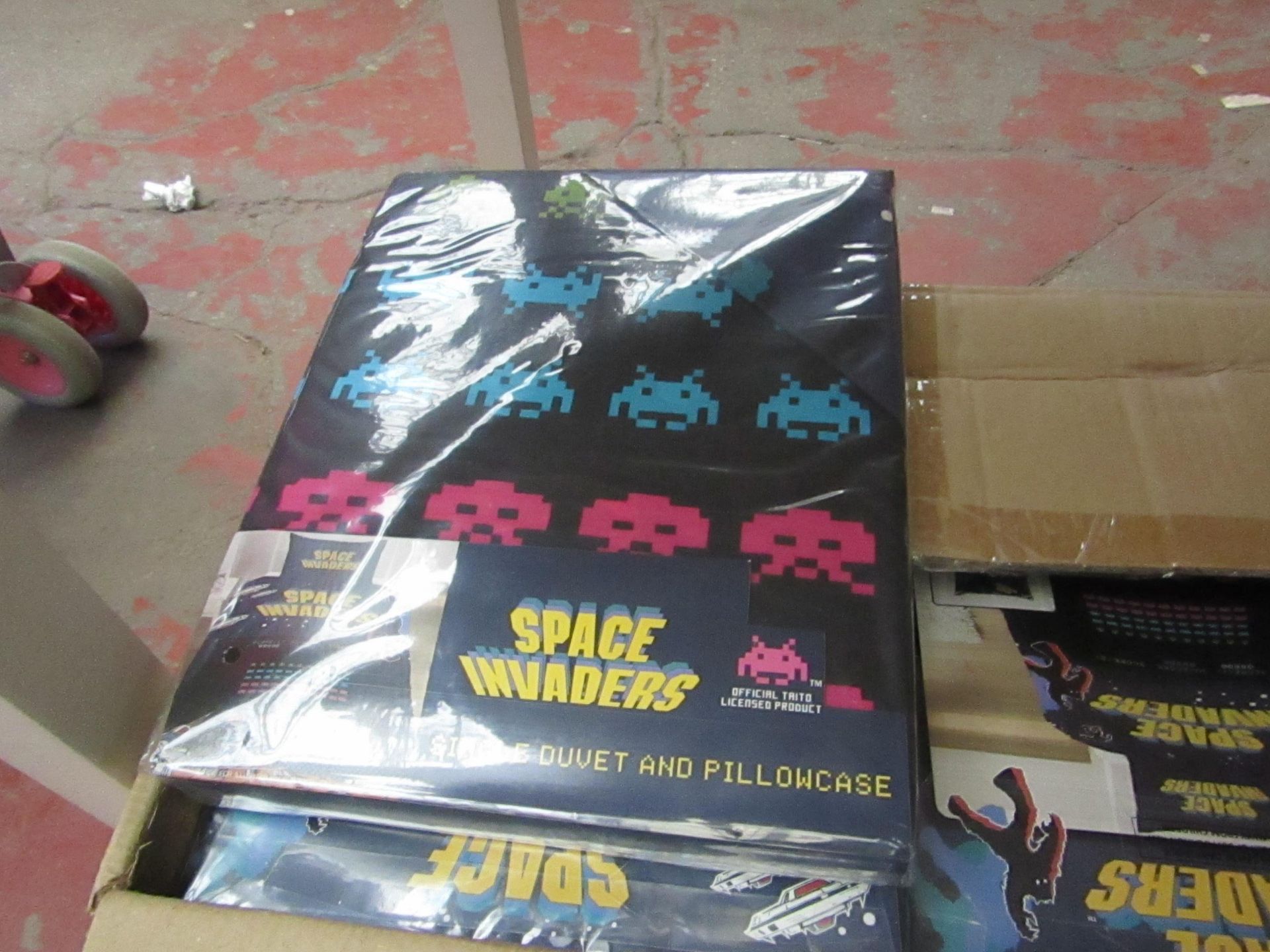 Space Invaders Single Duvet & Pillowcase Set - New & Packaged.
