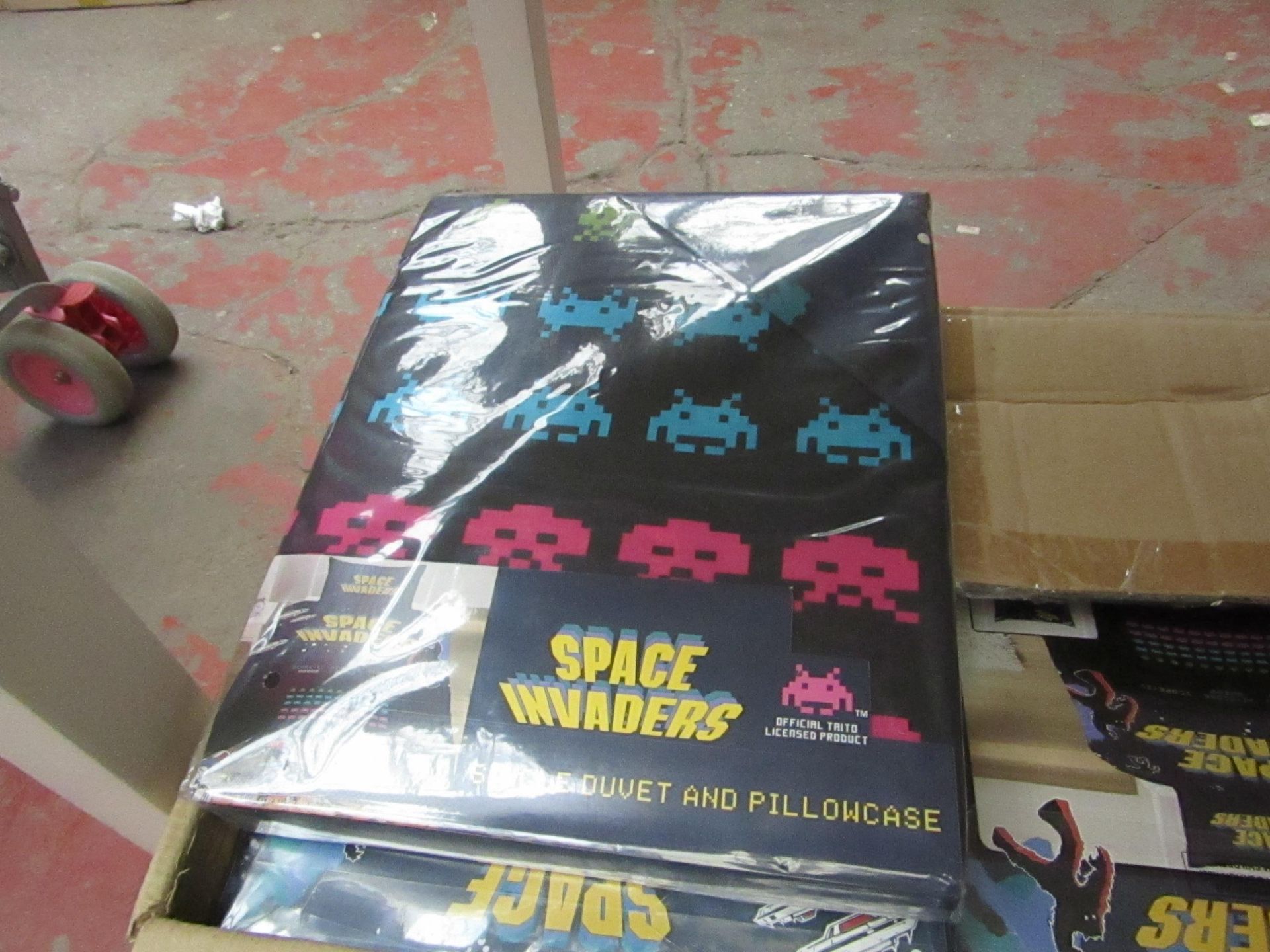 Space Invaders Single Duvet & Pillowcase Set - New & Packaged.