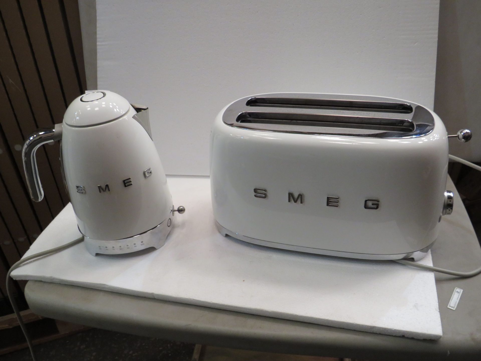 Smeg kettle and toaster set, tested working and in good condition RRP ?310