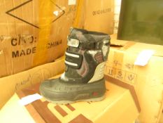 RiverLand - Boys Snow Boots - Size 4 - Unused & Boxed. - Please See Image For Design.