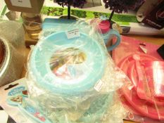 18x Frozen Plastic Plates & Frozen Lunchbox