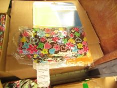 2X TRAVEL, CARRY, SHOPPING BAG WITH LOVE HEART AND FLOWER PATTERN, UNCHECKED IN PACKAGE, SEE