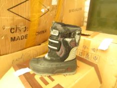 RiverLand - Boys Snow Boots - Size 4 - Unused & Boxed. - Please See Image For Design.