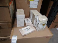 3x BeOn Home items being 2 Smart aop controlled Light Bulbs and a Blue tooth remote control