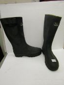 Pause Nature Green Rubber Boots size 10.5 (missing edging to one boot) see image