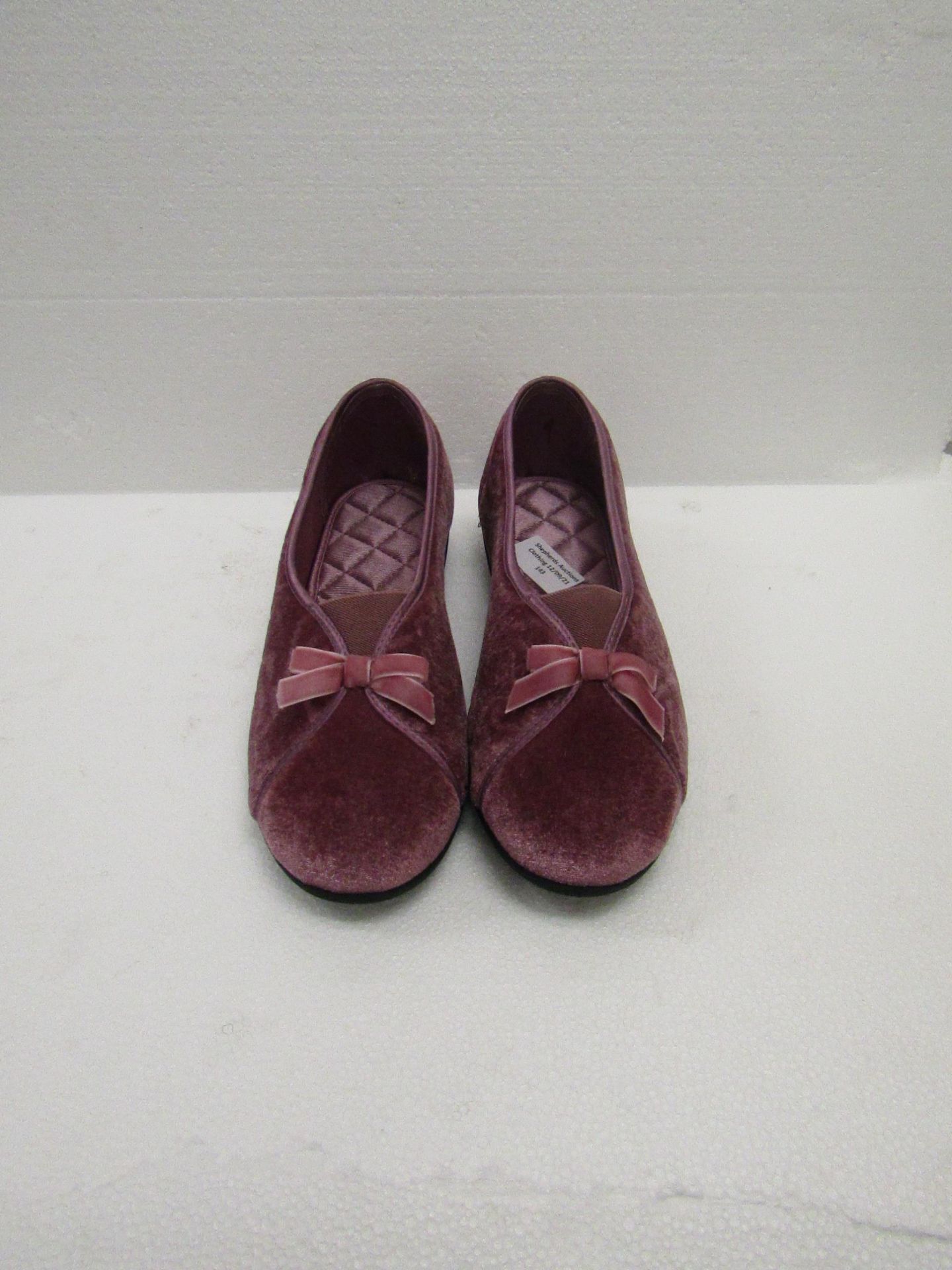 1 x Pair of Heavenly Soles Ladies Slippers, size 4, new