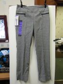 Pair of hilary radley ladies Pull on Trousers with Cigarette leg, new size 8