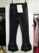 Boohoo ladies slim jeans, size 6, new with tags.