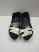 3x Pairs of ladies white band dolly shoes, size39, new & packaged.