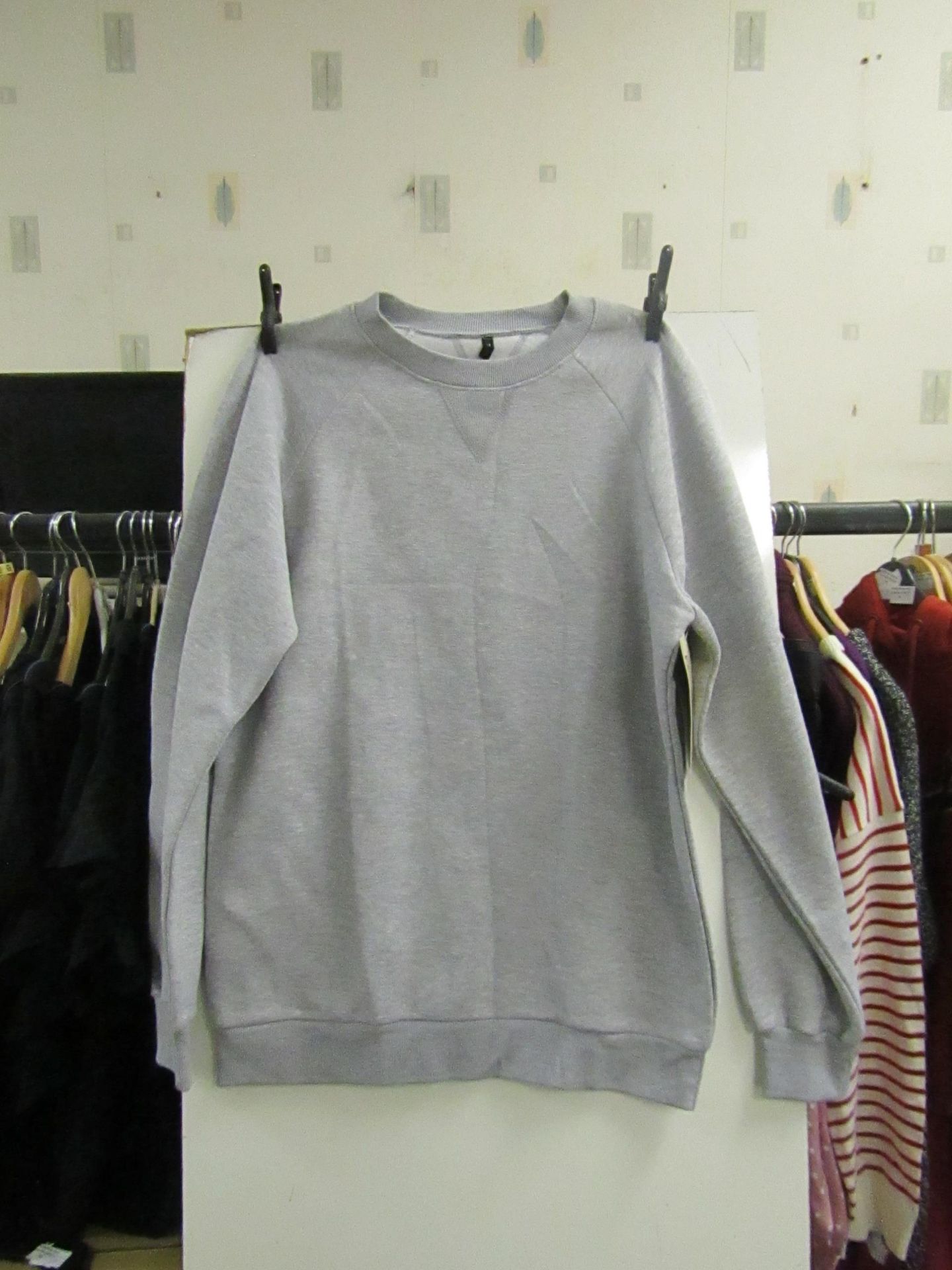 Unbranded mens jumper, size M, new with tags.