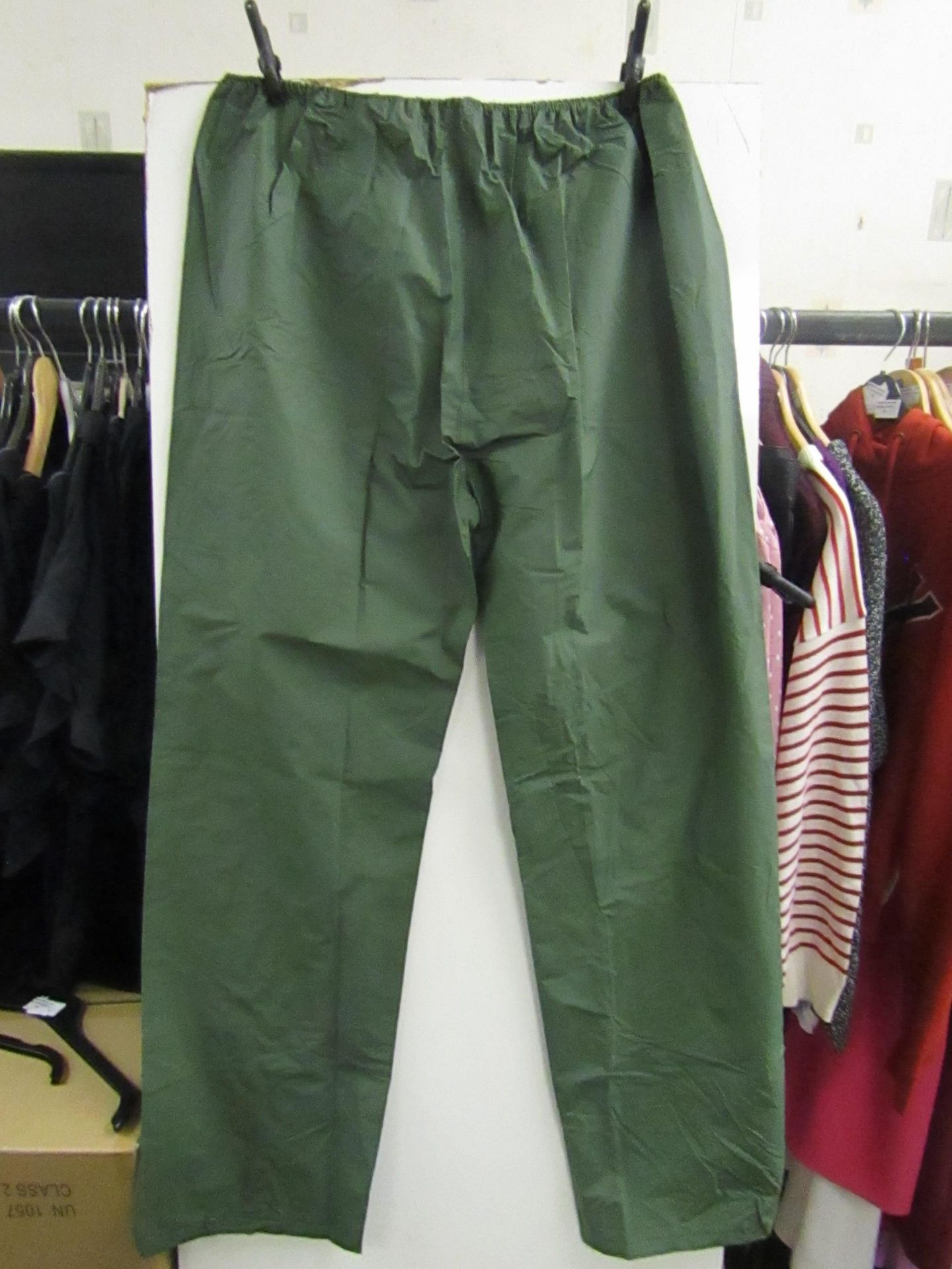 Hiking goods adult trousers, no pockets, adjustable trouser legs, size XL, new & packaged.