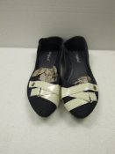 3x Pairs of ladies white band dolly shoes, size40, new & packaged.