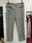 Pair of hilary radley ladies Pull on Trousers with Cigarette leg, new size 16