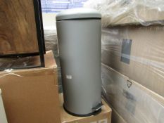 | 1X | MADE.COM JOSS 30L DOMED PEDAL BIN, COOL GREY | LOOKS TO BE UNUSED & NO MAJOR DAMAGE & BOXED |