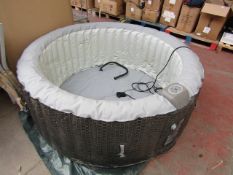 1x Clever Spa Hot Tubs - Unknown size & Model -