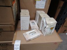 3x BeOn Home items being 2 Smart aop controlled Light Bulbs and a Blue tooth remote control