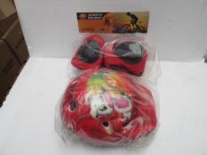 1X KIDS SPORTS SAFETY HELMET WITH KNEE AND ELBOW PADS, UNCHECKED AND PACKAGED.