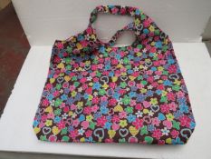 2X TRAVEL, CARRY, SHOPPING BAG WITH LOVE HEART AND FLOWER PATTERN, UNCHECKED IN PACKAGE, SEE