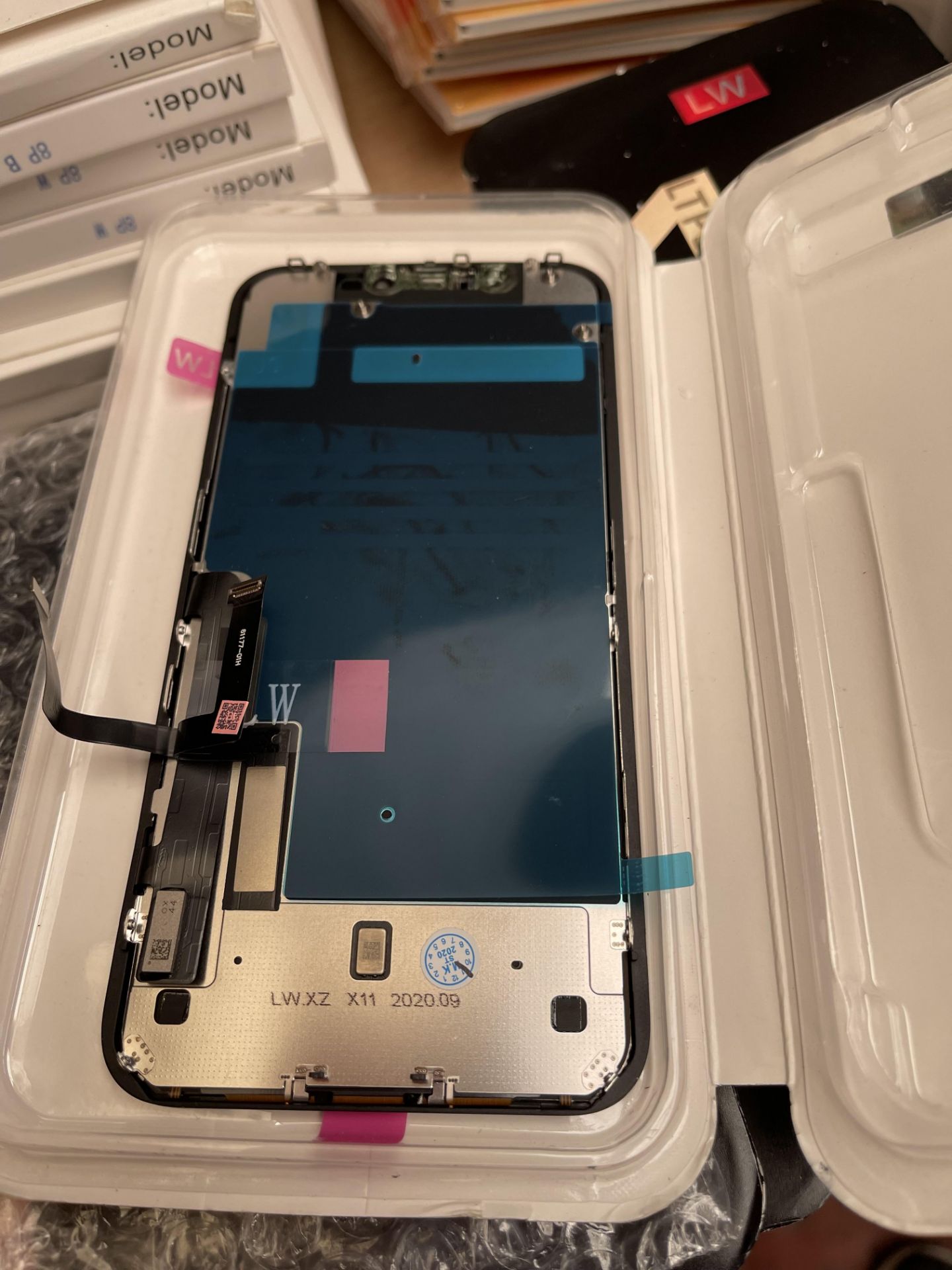 4 x LW Replacement Screens for iPhone 11 , new and packaged. - Image 3 of 4