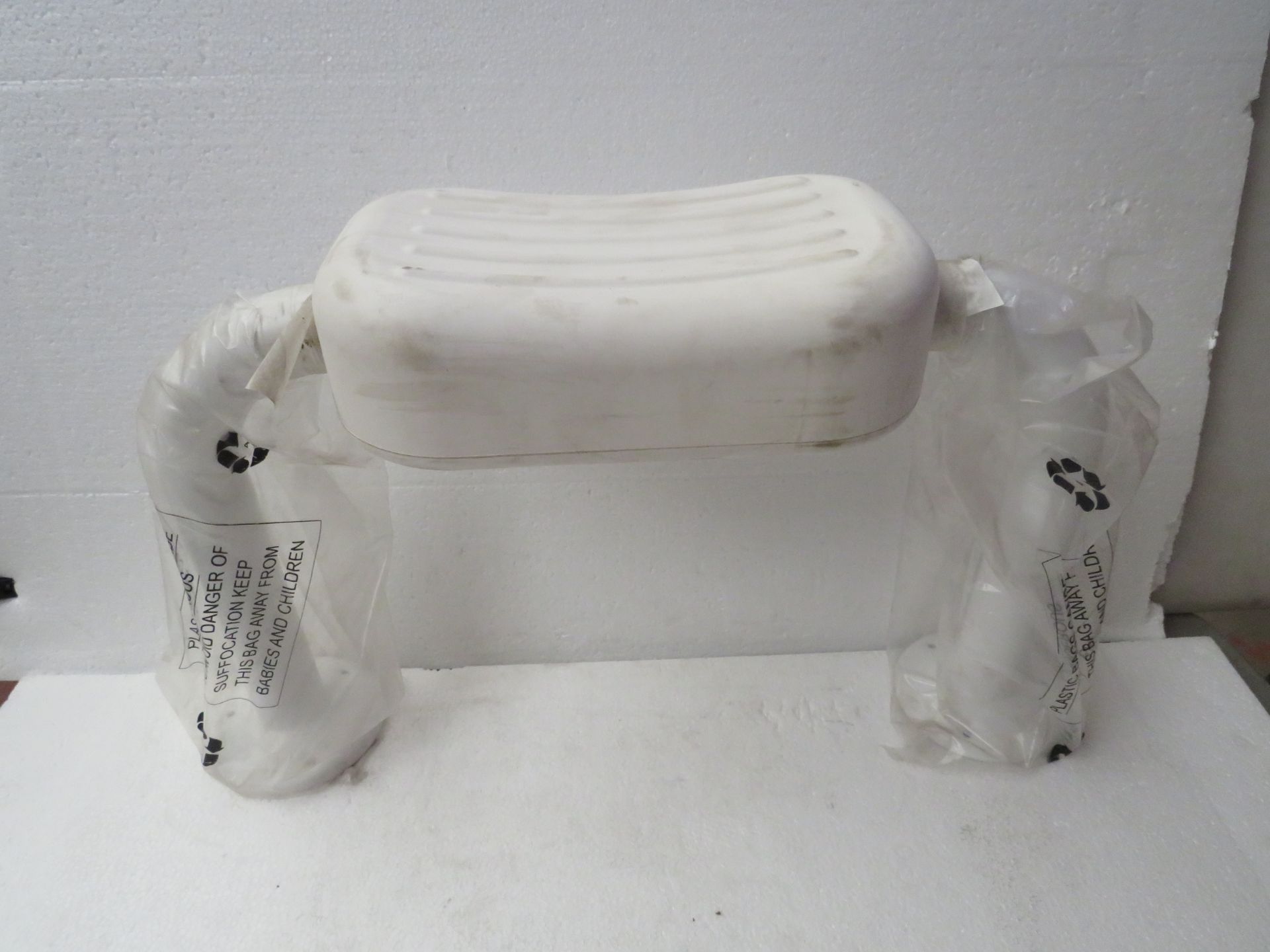 1x Box of 5x Saracen Padded Back Rest - New & Sealed