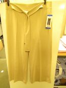 Andrew Marc Ladies Cut off Trousers - Size L - Cream - New with tags