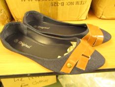 3x Pairs of Ladies Dolly Shoes - Blue with Brown Band - Size 37 - Size 4 - New & Packaged