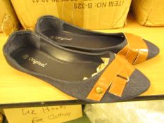 3x Pairs of Ladies Dolly Shoes - Blue with Brown Band - Size 41 - Size 8 - New & Packaged