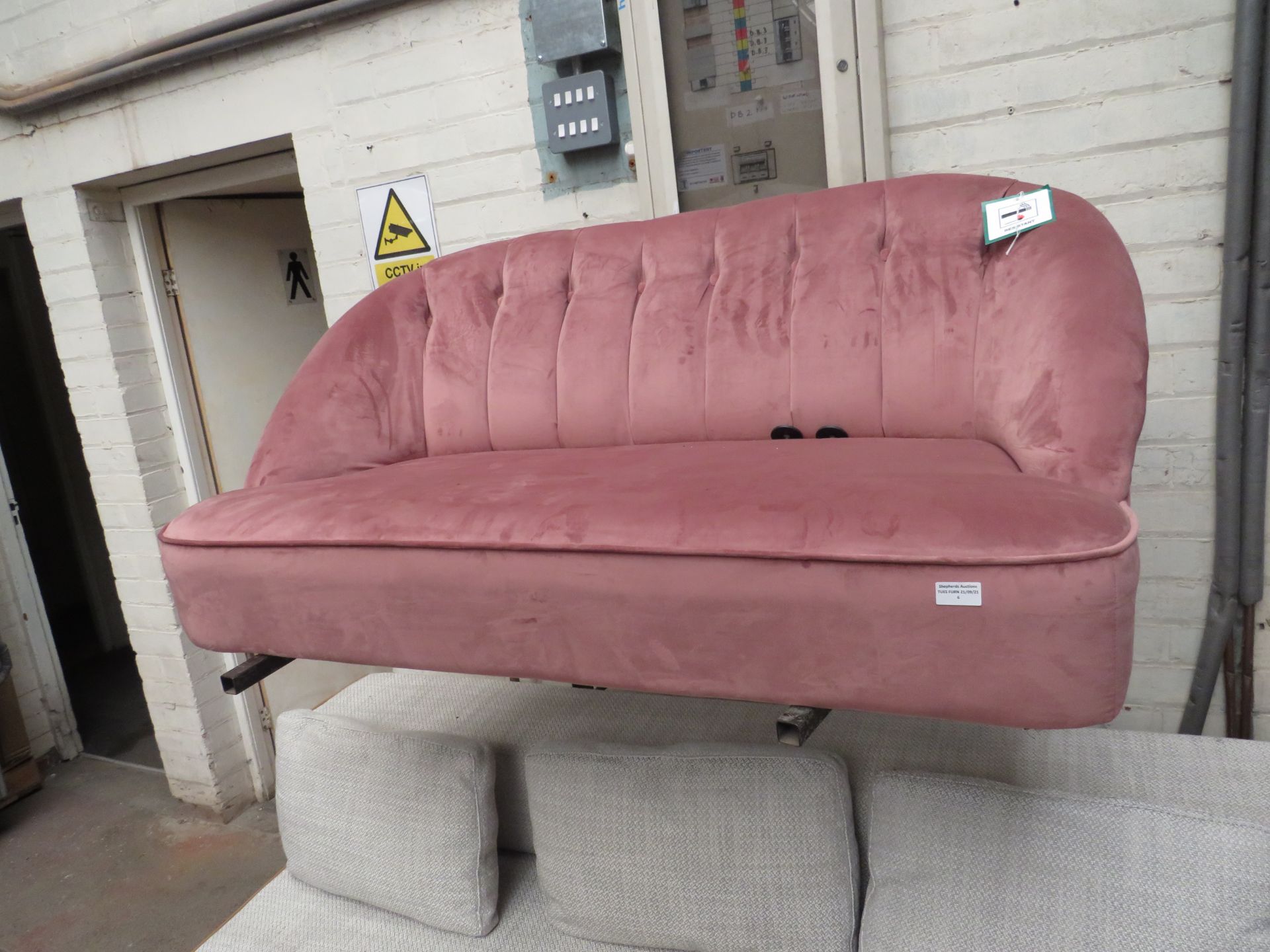 | 1X | MADE.COM PINK TUBBY LOVE SEAT | HAS A FEW REFUBISHED MARKS BUT NOTHING MAJOR, MISSING