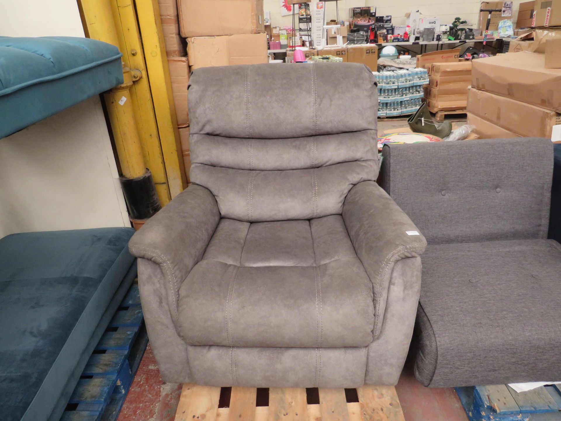 | 1X | THOMASVILLE LAZY BOY ARM CHAIR | SOFT GREY BENSON LEATHER | UNCHECKED |