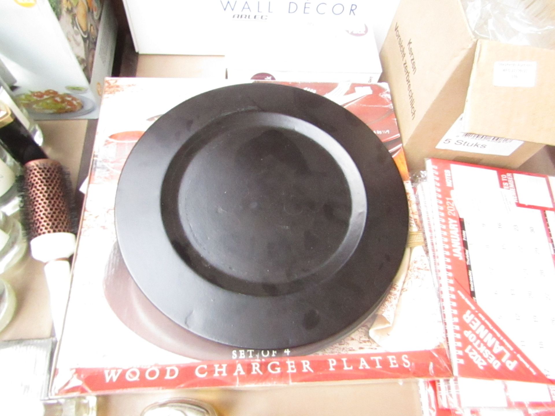 Set of 4 Under-Plate in Wood - Unchecked & Boxed.