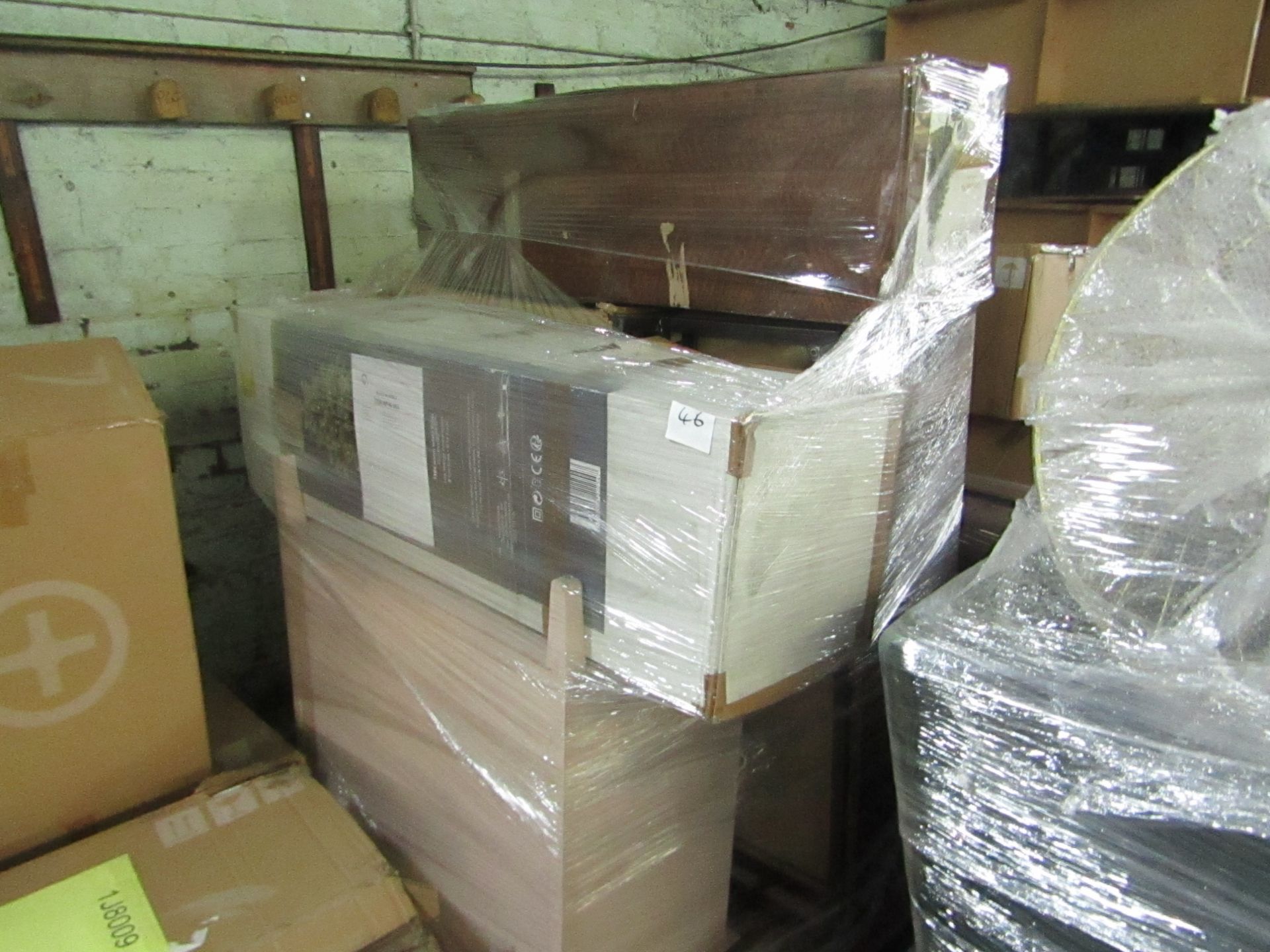 Mixed pallet of Cox & Cox customer returns to include 5 items of stock with a total RRP of