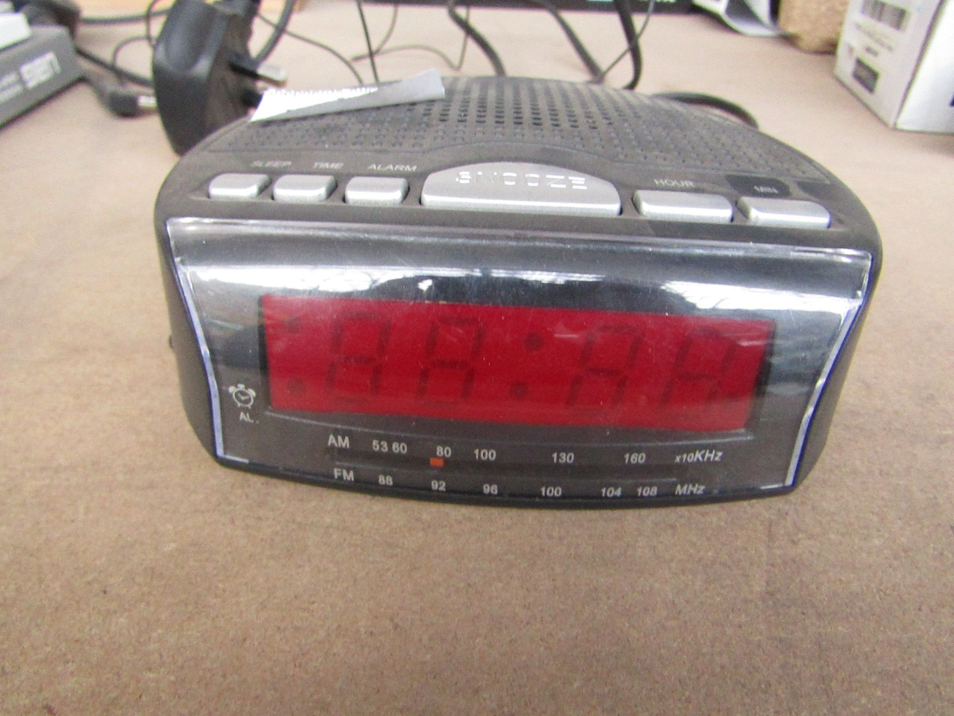 Lloytron Alarm Clock Radio - Powers on & Unboxed -