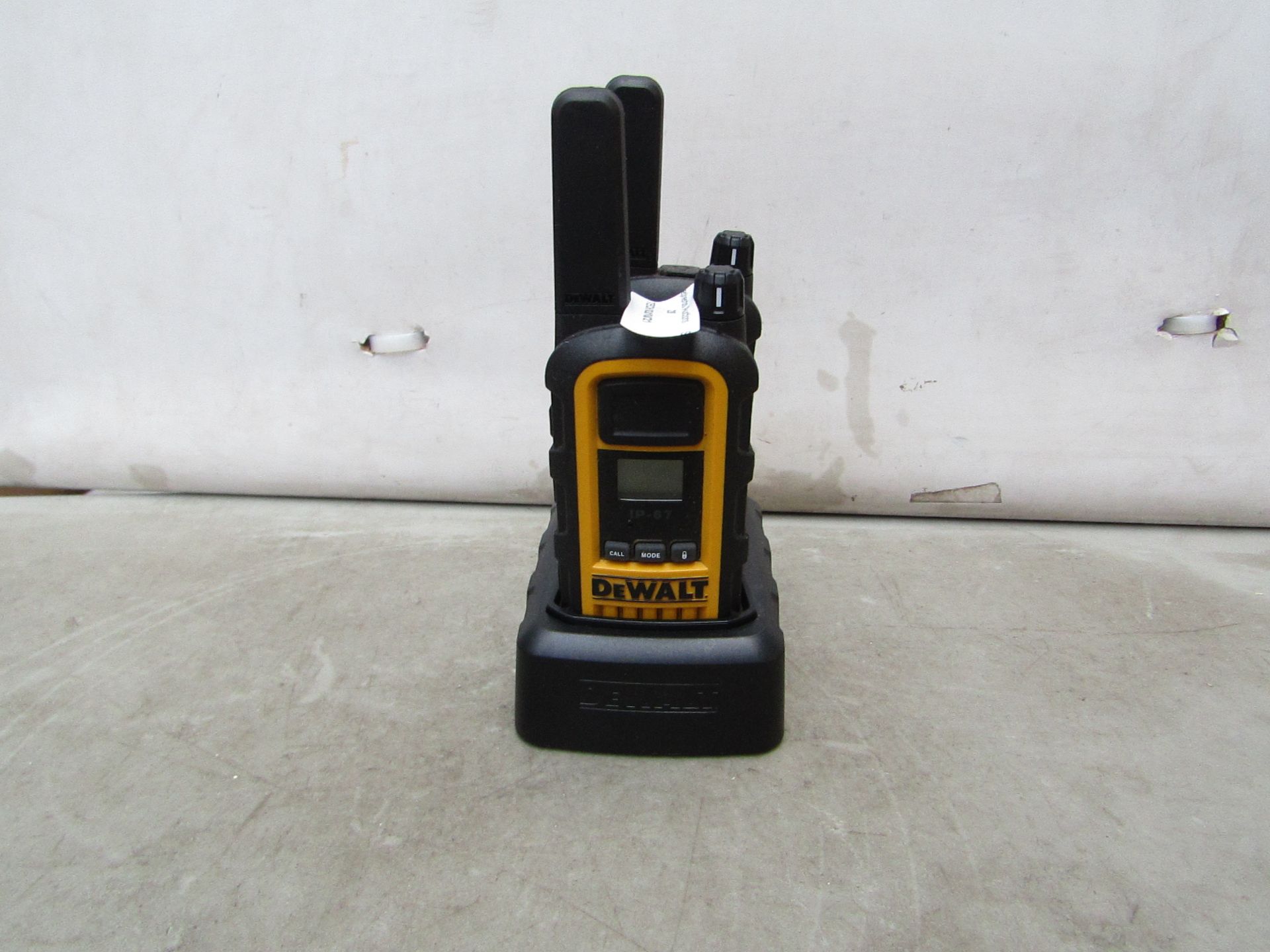 2x Dewalt DXPMR800 Heavy Duty Professional Walkie Talkies with Charging Case - These items do not