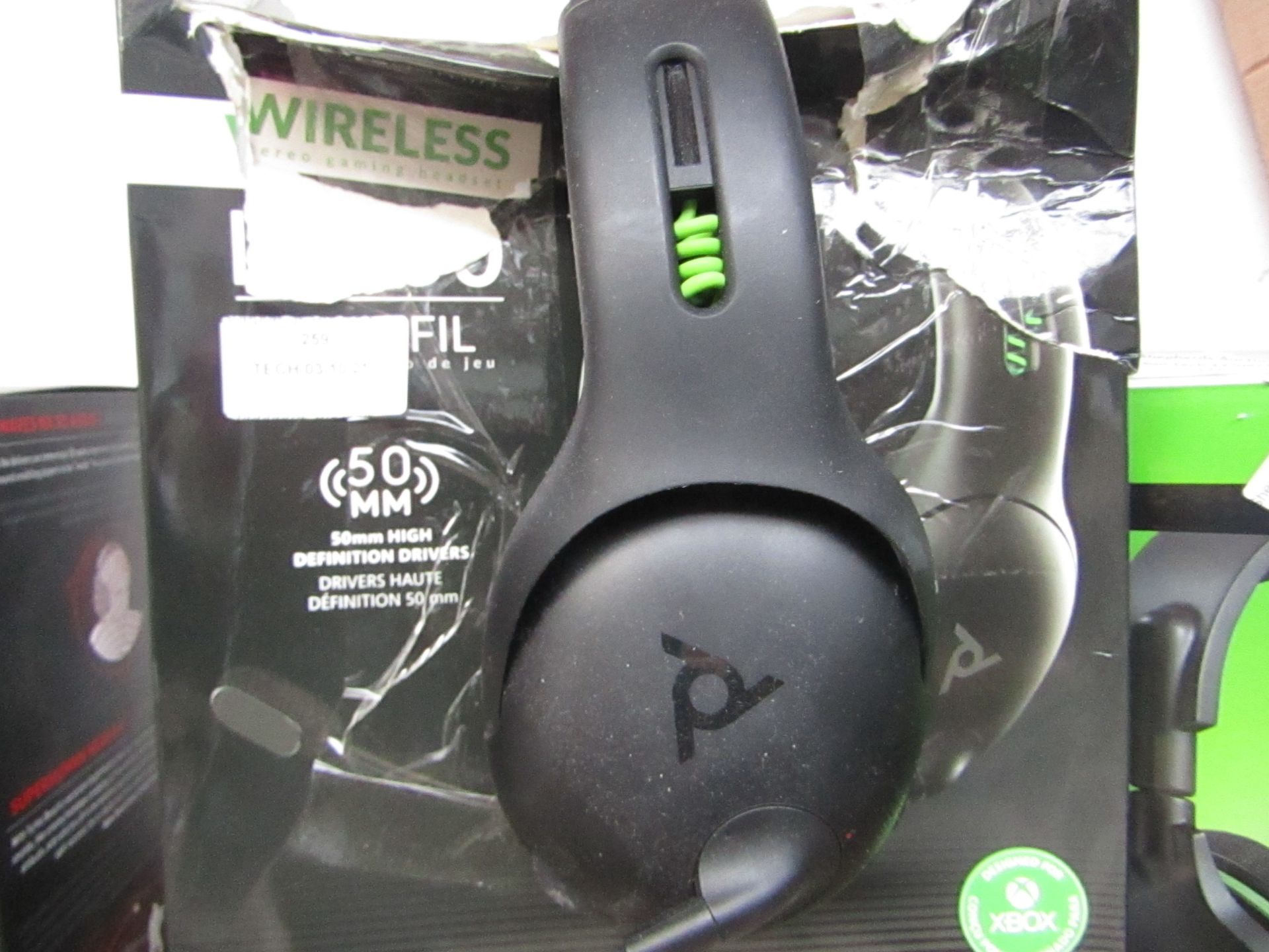 LVL 50 Sansfil wireless gaming headset unchecked but has the wireless dongle present.