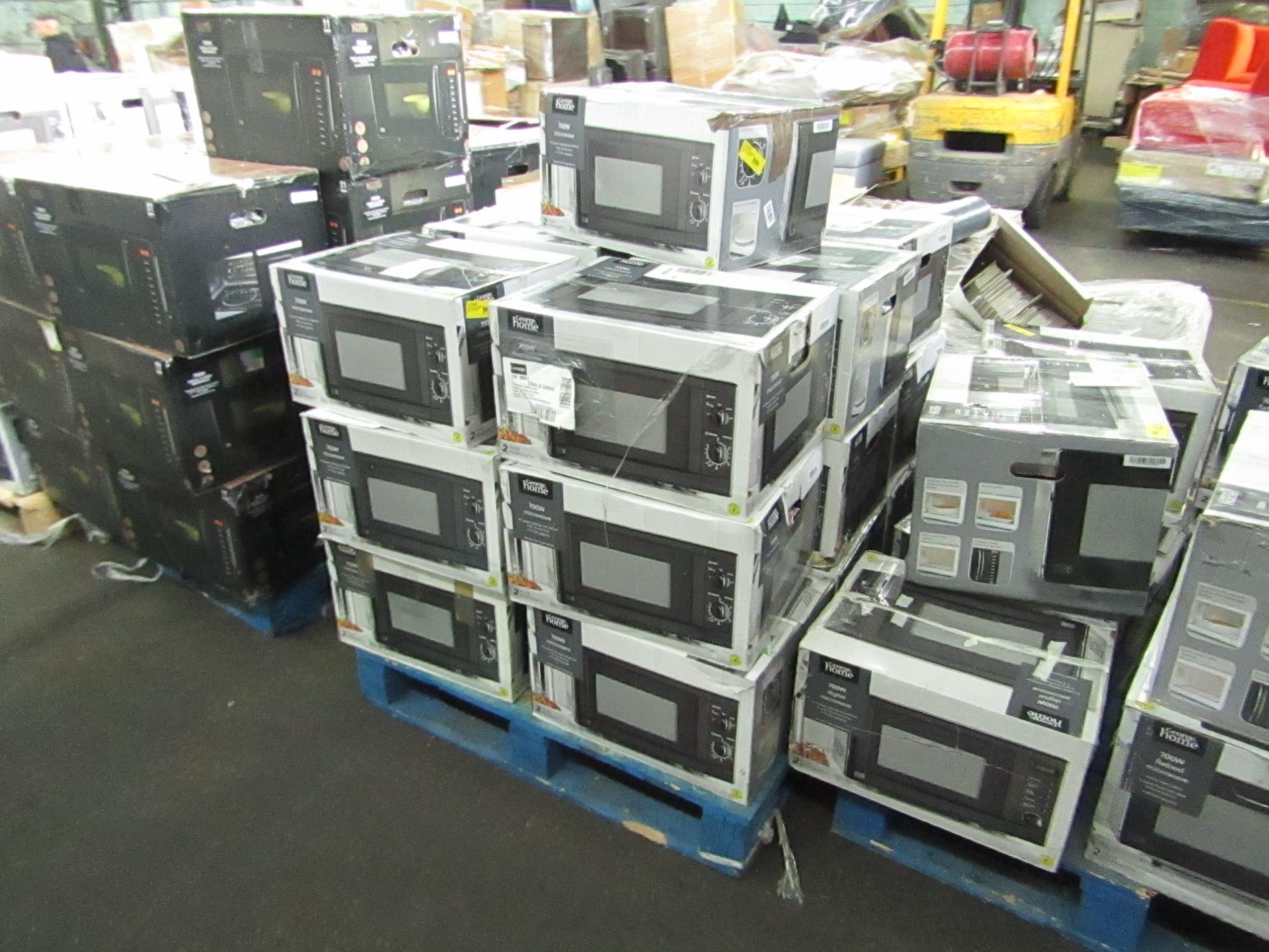 1x Pallet of Approx 19 700w Manual Microwaves - Black - Unchecked & Boxed - RRP £40 Per Lot -