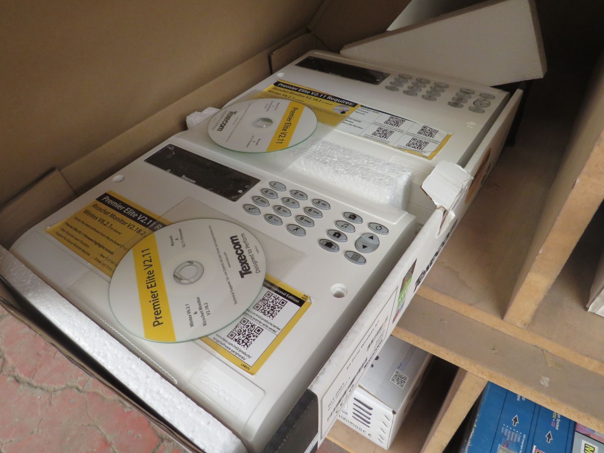 Texecom 64 zone wireless kit, unchecked and boxed.