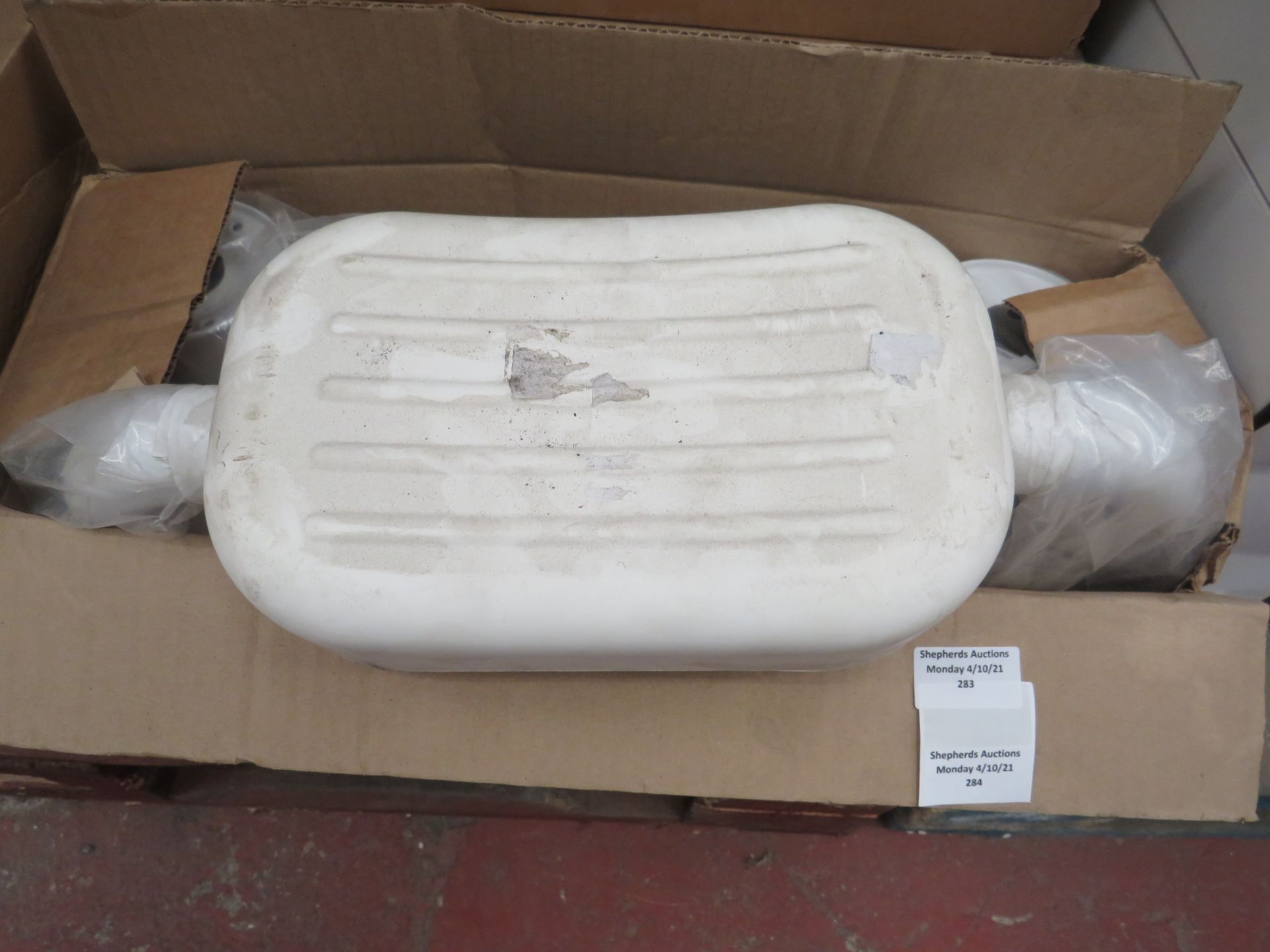 3x Saracen - White Padded Back Rest's - Unused & Boxed.2x Saracen - White Padded Back Rest's -