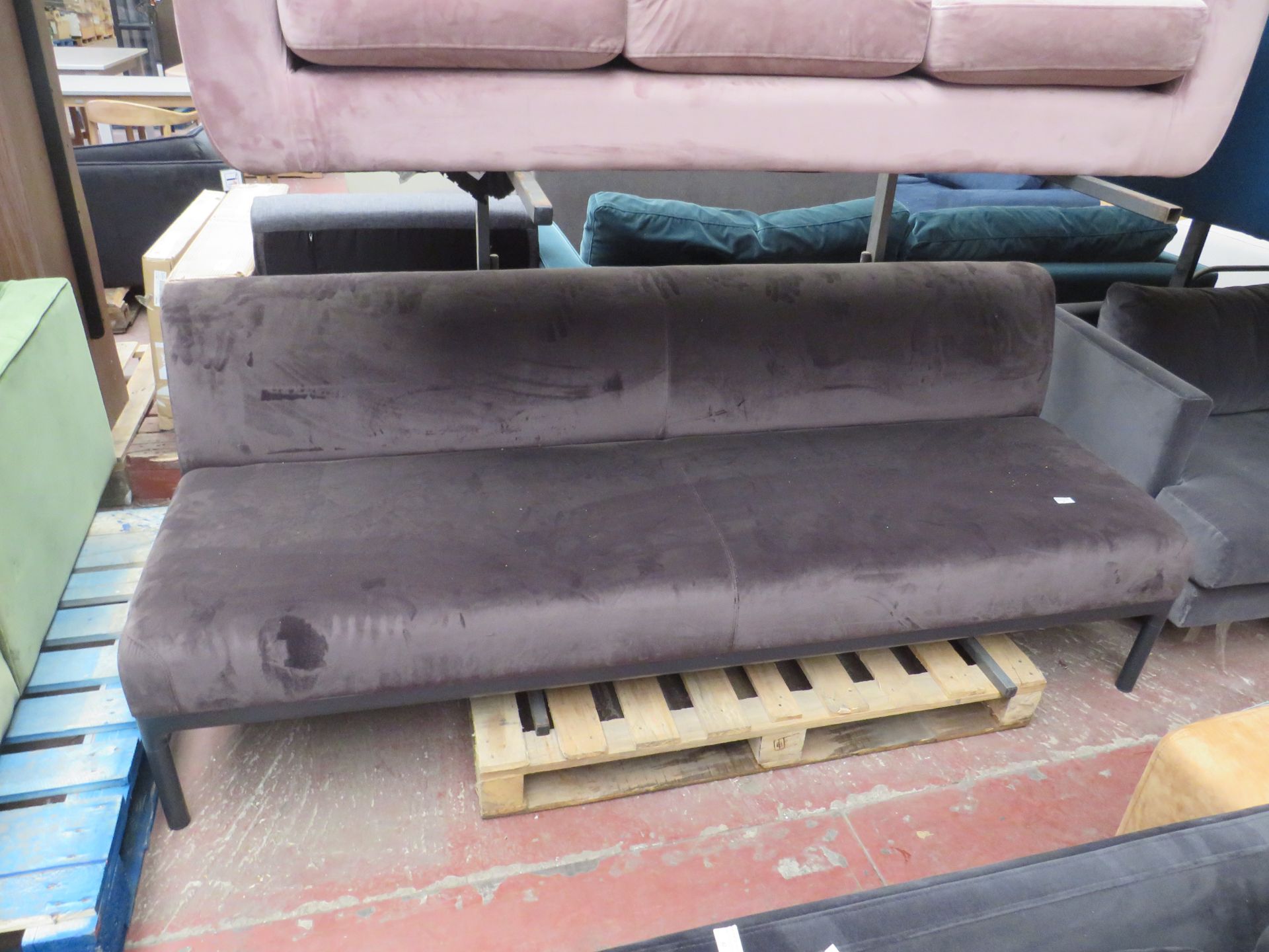 | 1x | PEARSON LLOYD EDGE BENCH | SOFA CUSHION IS IN GOOD CONITION BUT THERE MAY BE SMALL MINOR