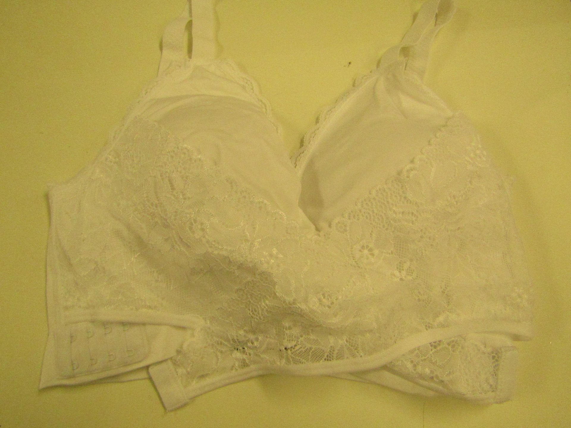 Caramia Bra Padded Size L White New In Packaging