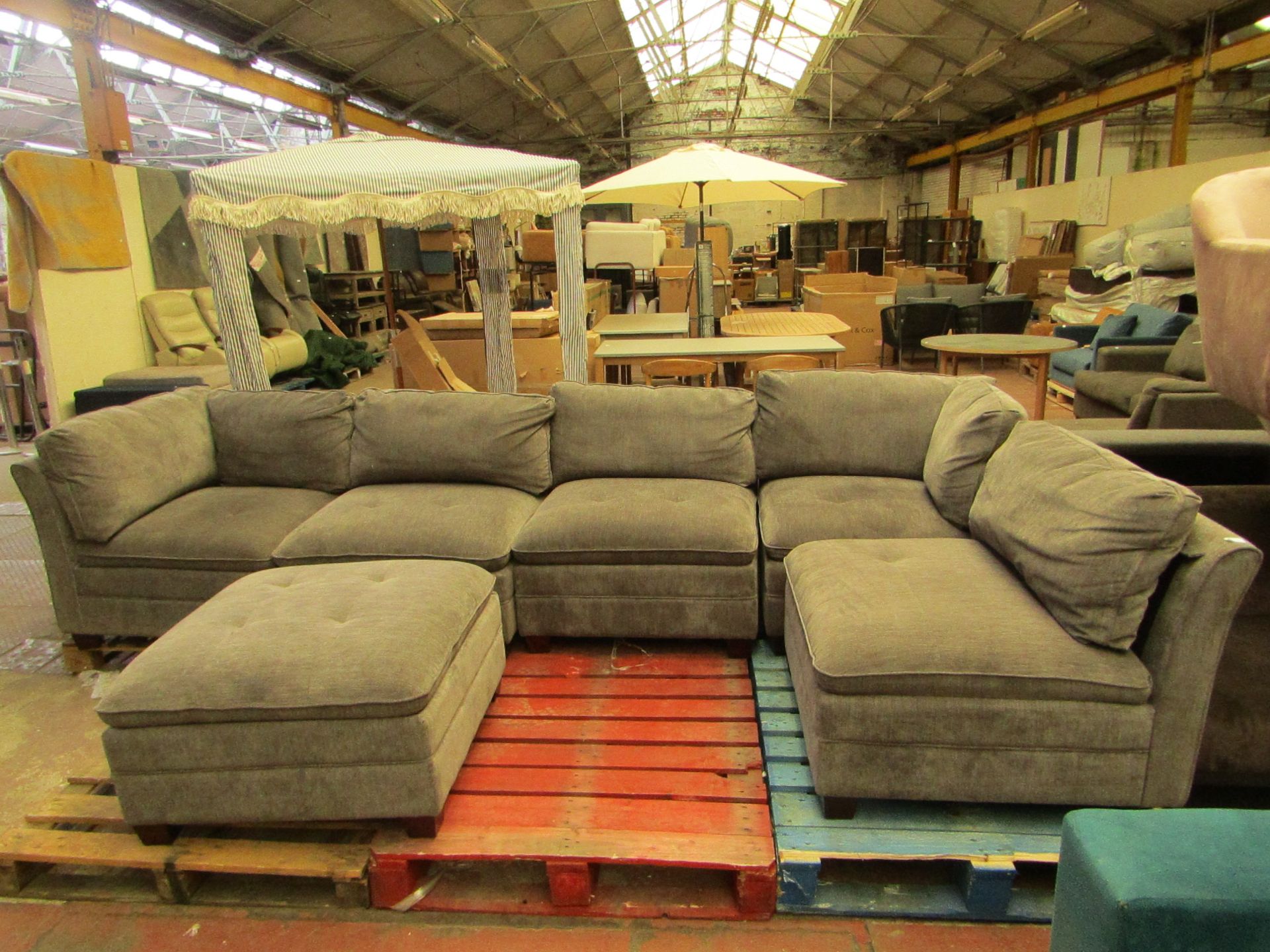 Costco 6 piece modular sofa set, NO MAJOR DAMAGE (PLEASE NOTE, THIS DOES NOT PROVIDE ANY WARRANTY OR