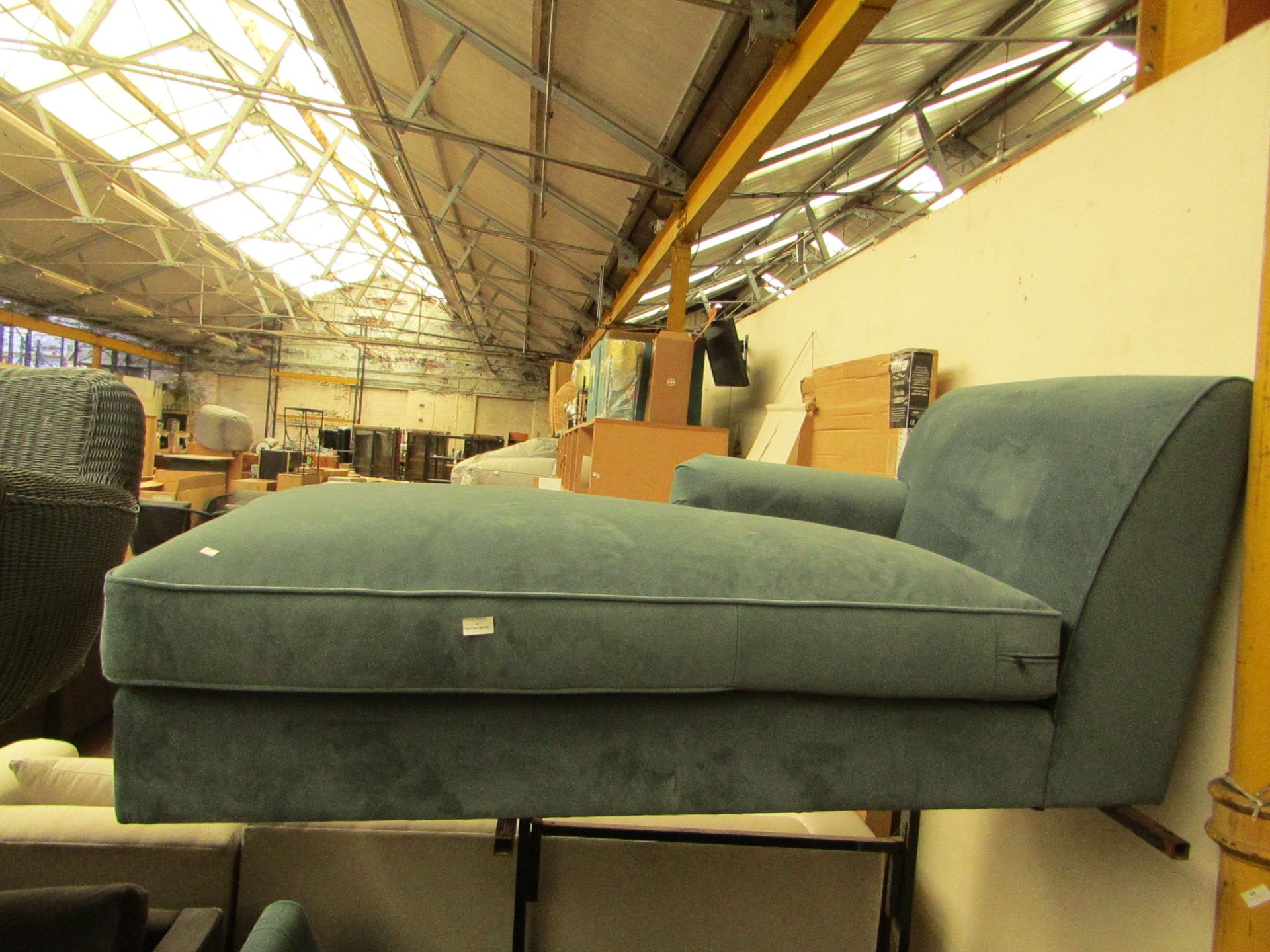 | 1X | MADE.COM VELVET CHAISE LOUNGER | PART 1 OF 2 BUT CAN BE USED AS A LOUNGER AND NO FEET |