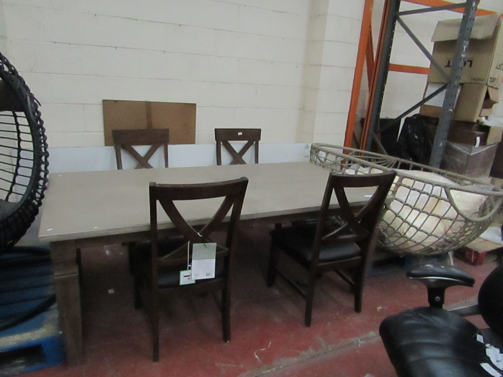 Universal Broadmoore extendable dining table, may have marks and scuffs - Includes 4 Chairs, However