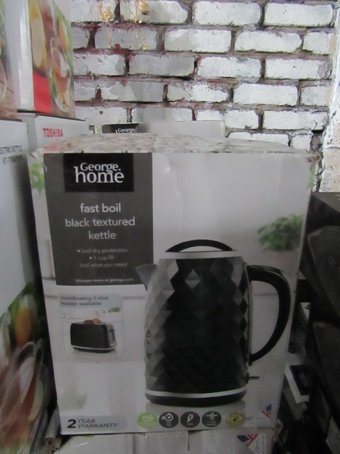 4x Black Textured Kettle | Unchecked & Boxed | RRP £18 | Total Lot RRP £90 | Load Ref 23003080|